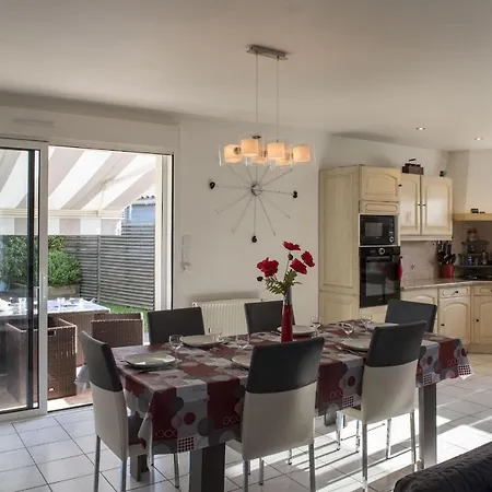 Maison Familiale Pour 6 Avec Jardin بيت للعطل Le Fenouiller